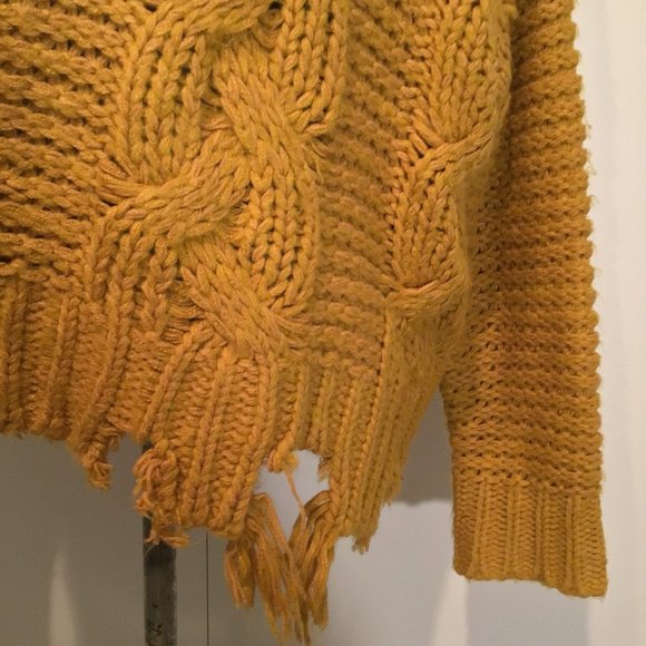 Moon River Distressed Hem Cable Knit Sweater Size S - Picture 7 of 10